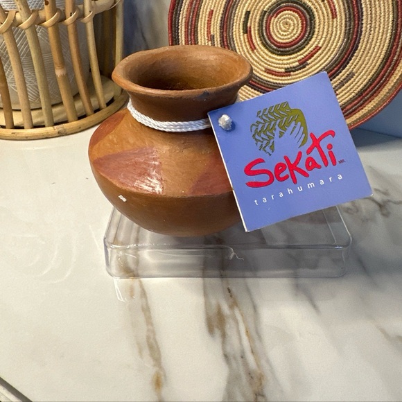 Tarahumara Sekati  Pottery Olla Vessel 3.5” Tall - Picture 1 of 5